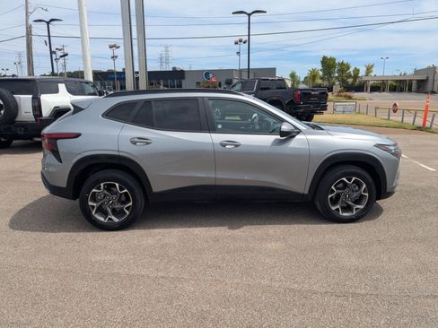 Certified 2024 Chevrolet Trax LT image 7