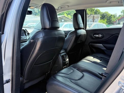 Used 2020 Jeep Cherokee Limited AWD/4WD image 34