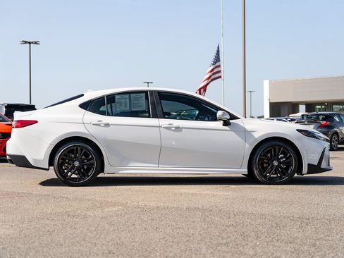 Used 2026 Toyota Camry SE FWD image 8