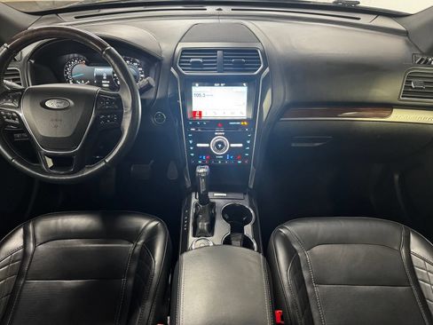 Used 2018 Ford Explorer Platinum AWD/4WD image 19