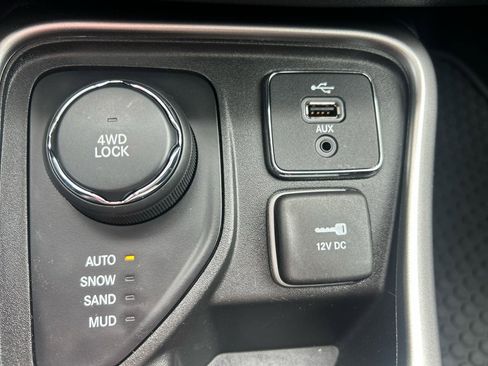 Used 2017 Jeep Compass Latitude w/ Popular Equipment Group AWD/4WD image 21