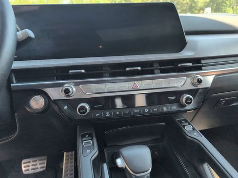 Used 2024 Kia Telluride SX w/ Towing Package AWD/4WD image 12