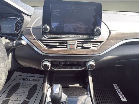 Used 2024 Nissan Altima 2.5 SV image 10