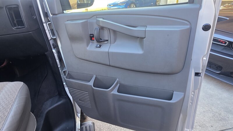 Used 2019 Chevrolet Express 3500 LT w/ LT Preferred Equipment Group RWD image 22