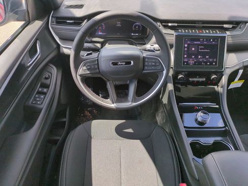 New 2025 Jeep Grand Cherokee Laredo X image 17