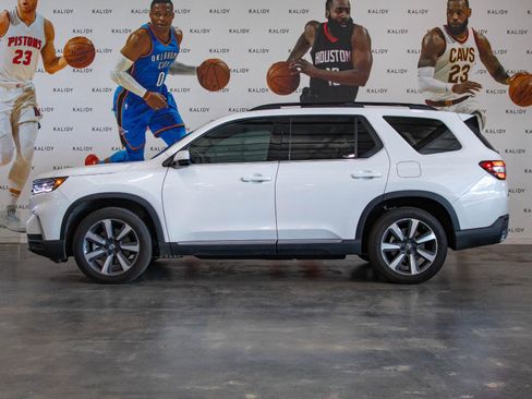 Used 2025 Honda Pilot Touring image 18