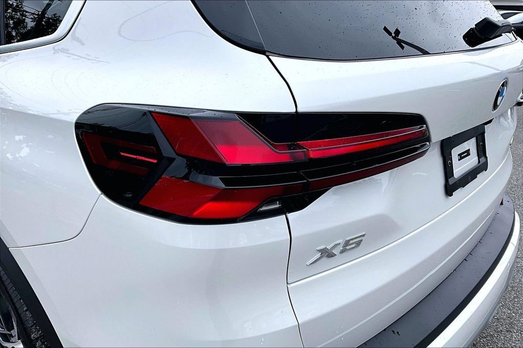 Certified 2025 BMW X5 sDrive40i w/ Premium Package RWD image 19