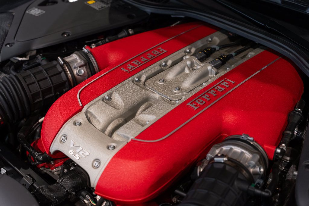 Used 2020 Ferrari 812 Superfast RWD image 22