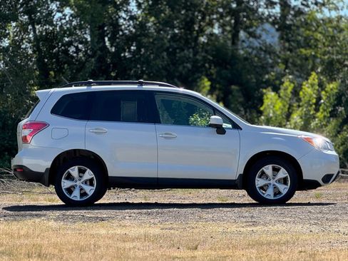 Used 2015 Subaru Forester 2.5i Limited AWD/4WD image 8