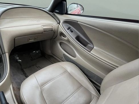 Used 2003 Ford Mustang Convertible RWD image 8