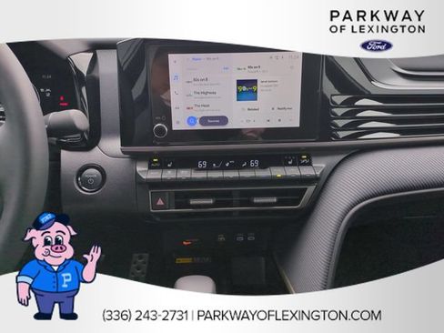 Used 2025 Toyota Camry SE w/ Convenience Package FWD image 20