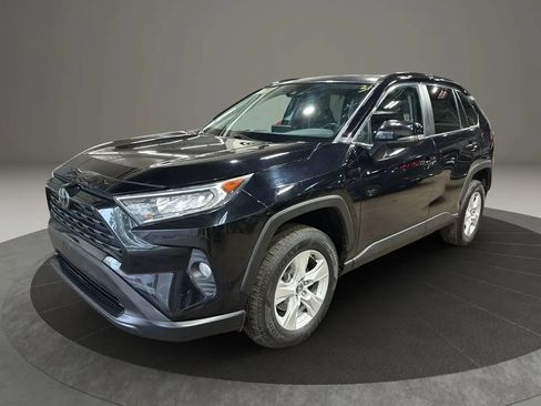 Used 2021 Toyota RAV4 XLE FWD image 1