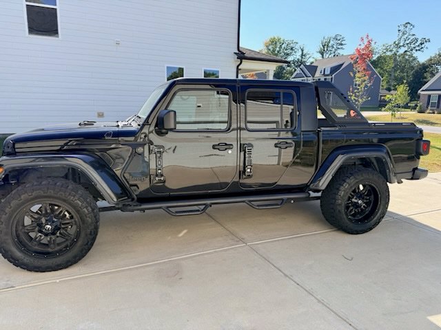 Used 2022 Jeep Gladiator Sport AWD/4WD image 3