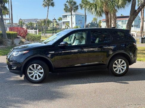 Used 2019 Land Rover Discovery Sport SE AWD/4WD image 2