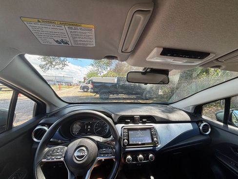 Used 2025 Nissan Versa SV FWD image 33