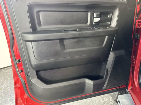 Used 2018 RAM 2500 Tradesman w/ Chrome Appearance Group image 32