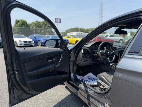 Used 2017 BMW M3 RWD image 16