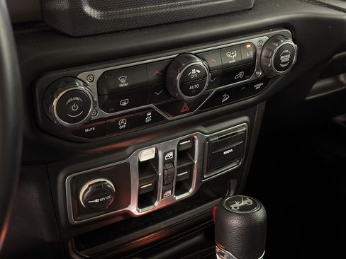 Used 2018 Jeep Wrangler Unlimited Sport S AWD/4WD image 27