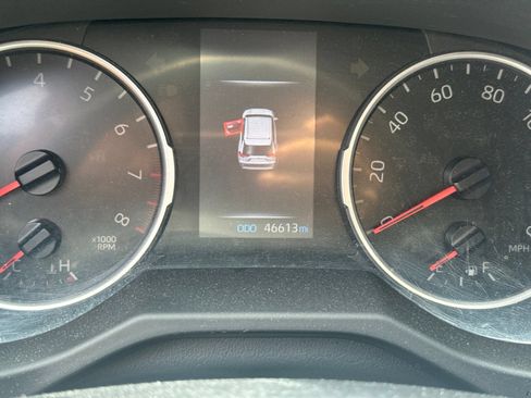 Used 2021 Toyota RAV4 XLE FWD image 5