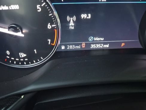 Used 2023 Buick Envision Essence image 1