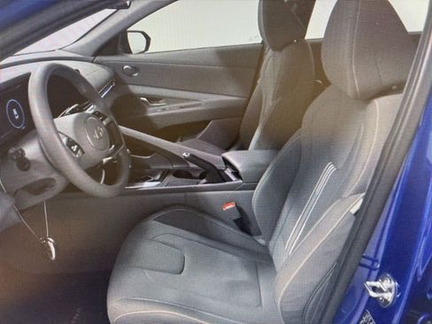 Used 2024 Hyundai Elantra SEL image 4