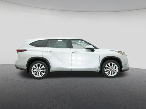 New 2025 Toyota Highlander Limited image 27