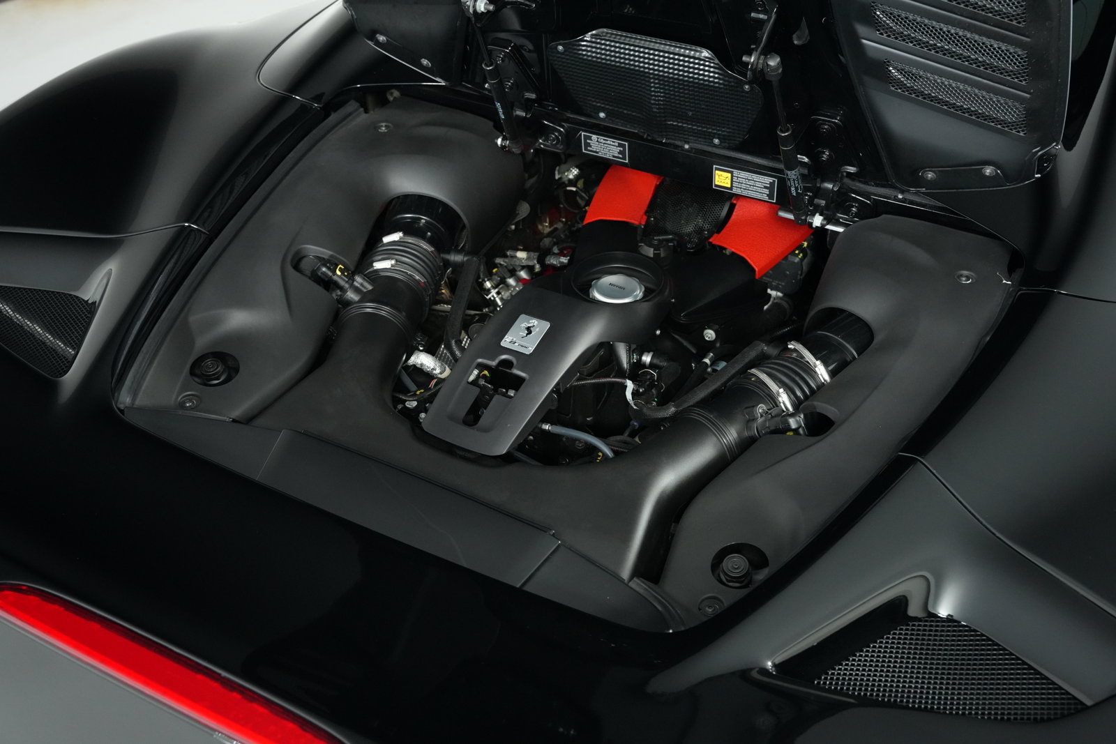 Used 2022 Ferrari F8 Spider RWD image 14
