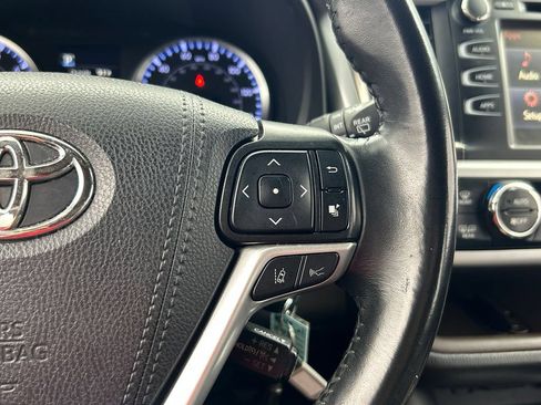 Used 2019 Toyota Highlander Plus FWD image 33