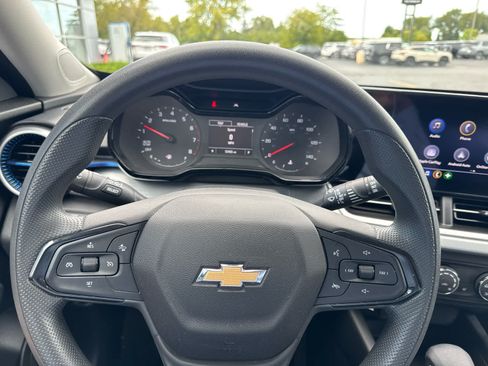 Used 2024 Chevrolet Trax LS w/ LS Convenience Package FWD image 20