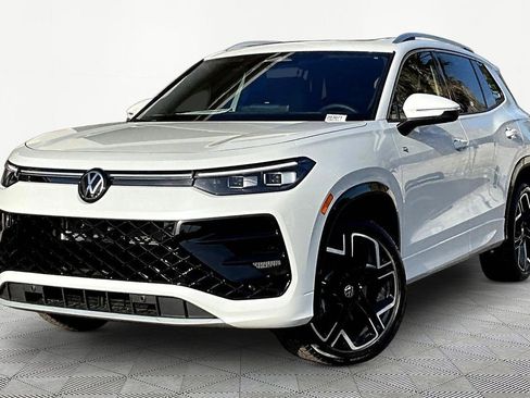 New 2026 Volkswagen Tiguan SEL R-Line image 3