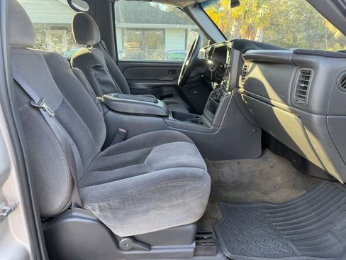 Used 2004 GMC Sierra 2500 SLE w/ Heavy-Duty Power Package image 10