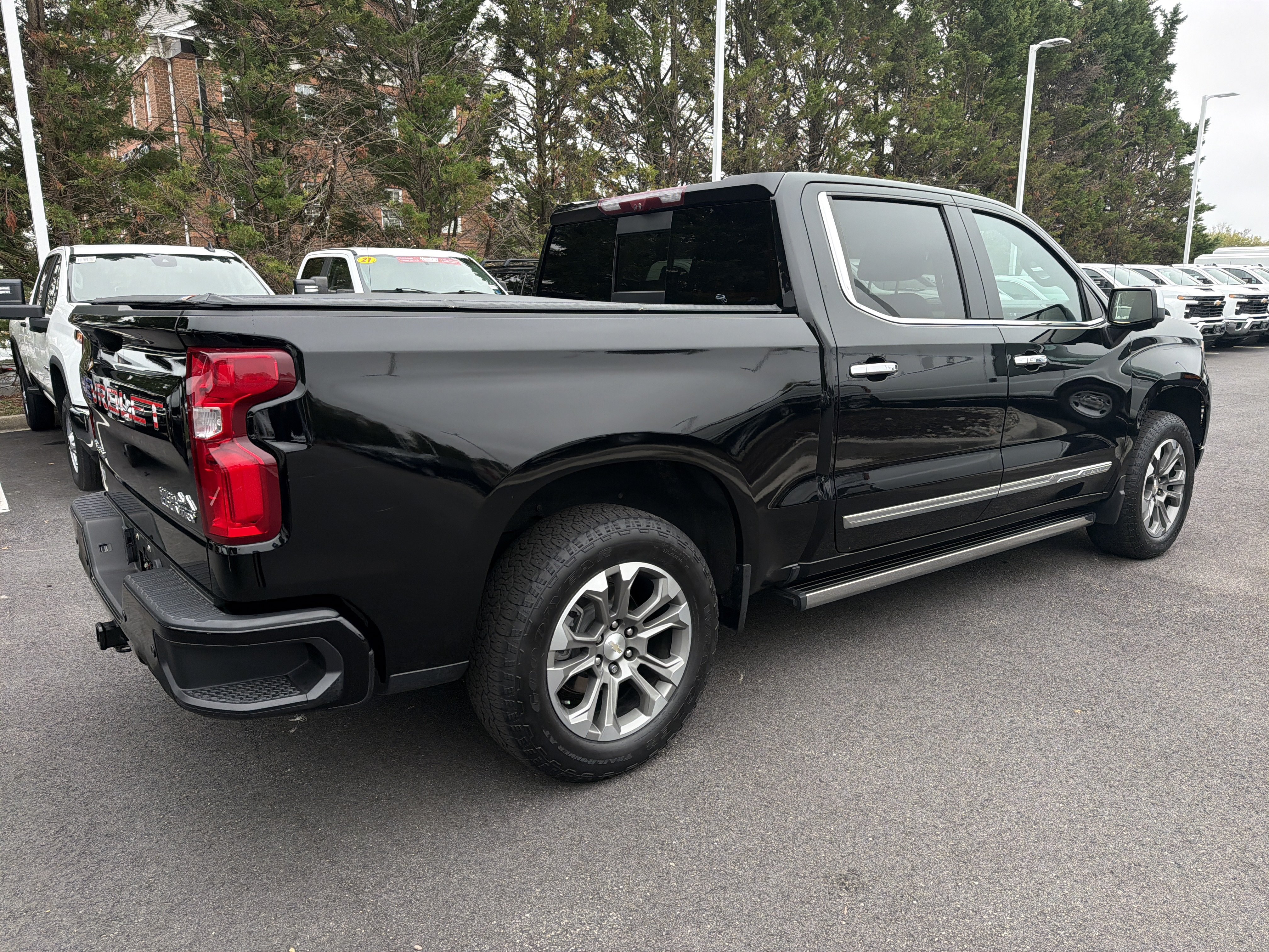 Used 2023 Chevrolet Silverado 1500 High Country w/ Technology Package AWD/4WD image 10