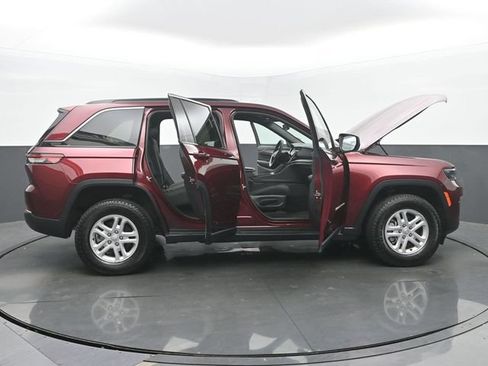 Used 2024 Jeep Grand Cherokee Laredo AWD/4WD image 55