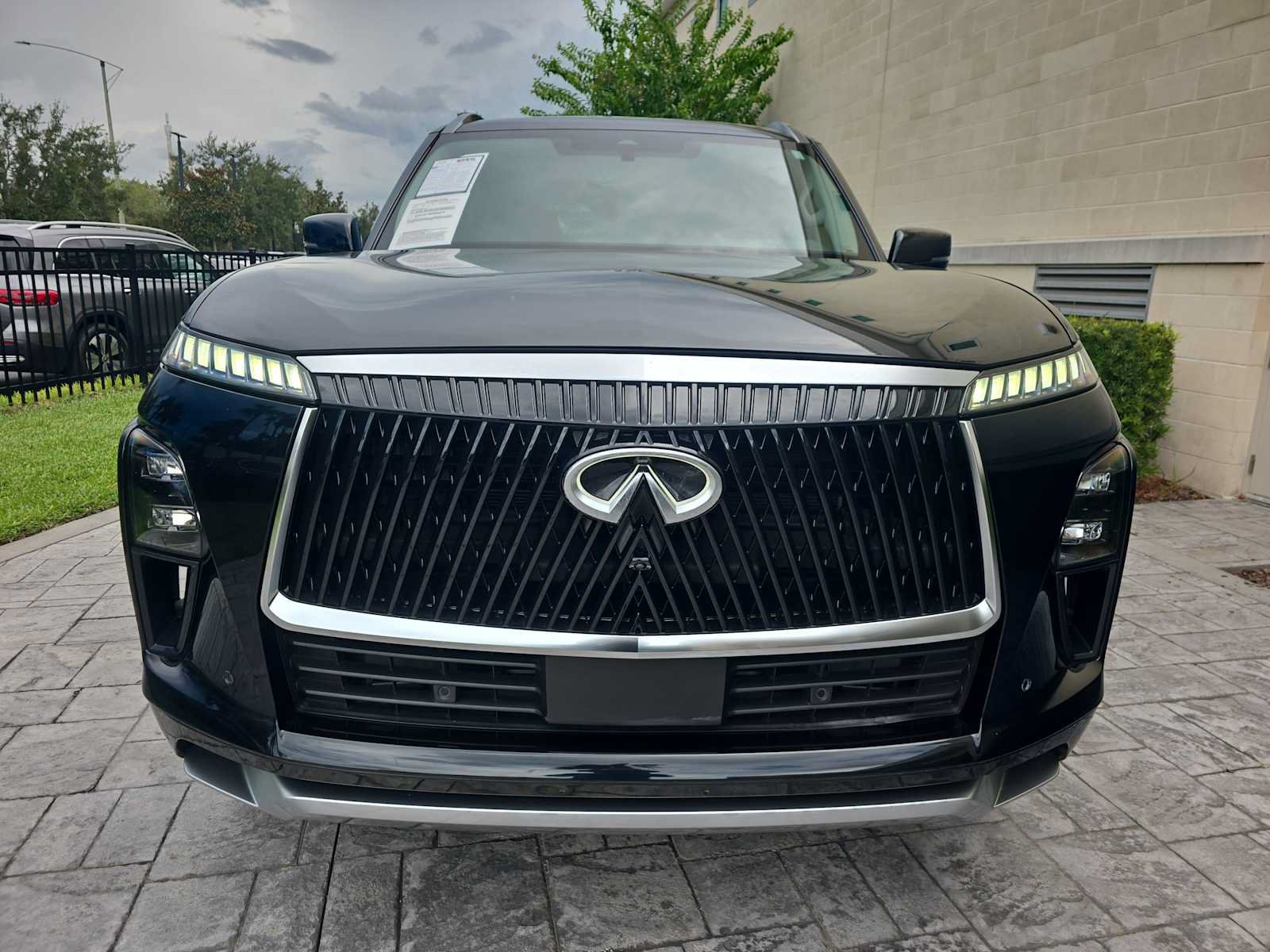 Used 2025 INFINITI QX80 Pure w/ Exterior Package RWD image 2