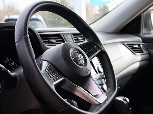 Used 2019 Nissan Rogue SV image 26