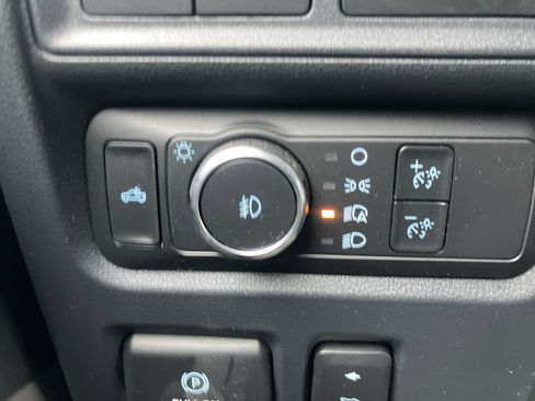 Certified 2022 Ford F150 Lariat w/ Equipment Group 502A High image 19