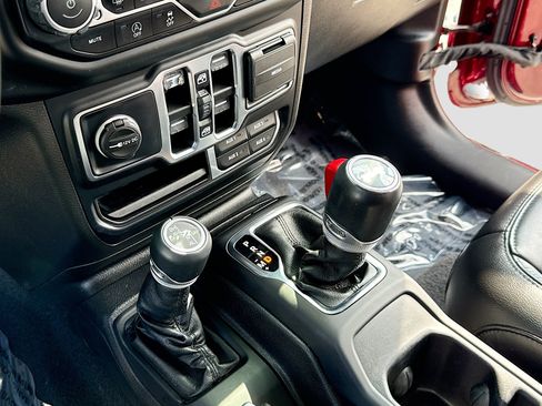 Used 2021 Jeep Wrangler Unlimited Sahara image 12