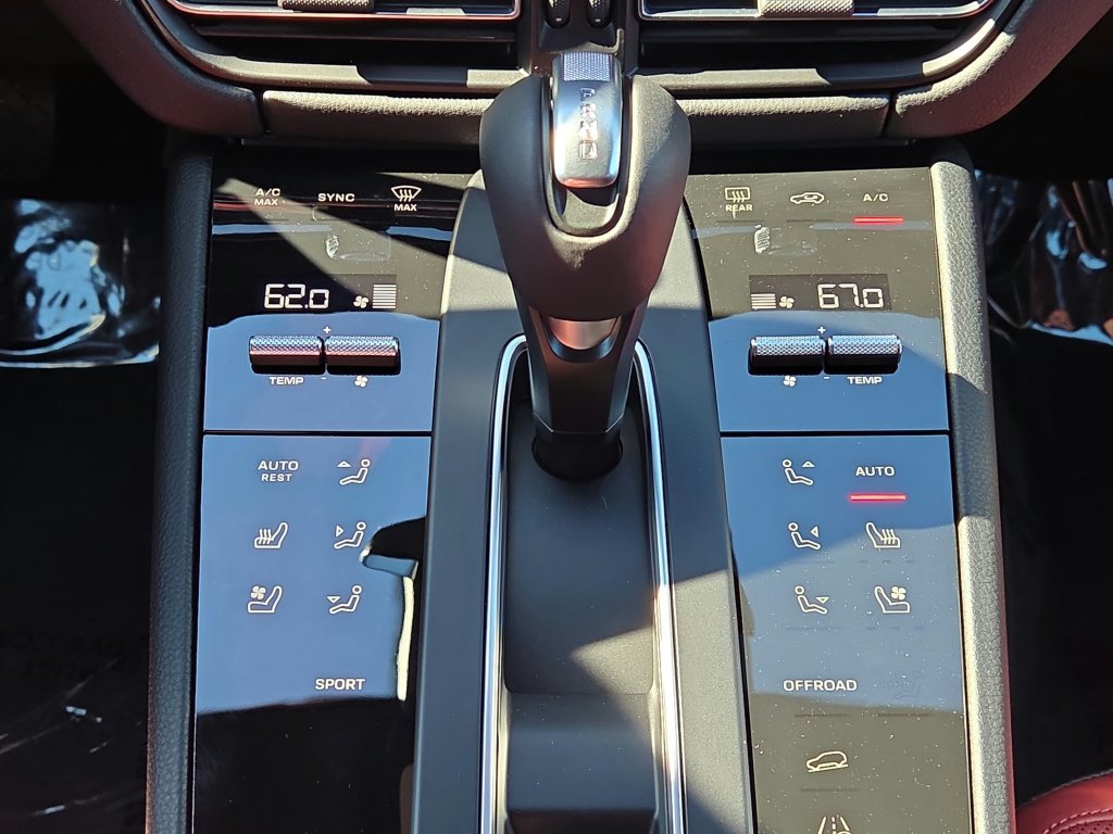 Certified 2026 Porsche Macan AWD/4WD image 13