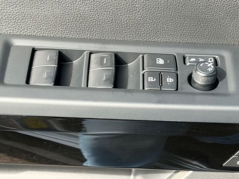 Certified 2026 Toyota Tundra Limited AWD/4WD image 16