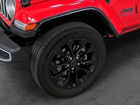 Used 2025 Jeep Wrangler Sahara w/ Safety Group AWD/4WD image 7