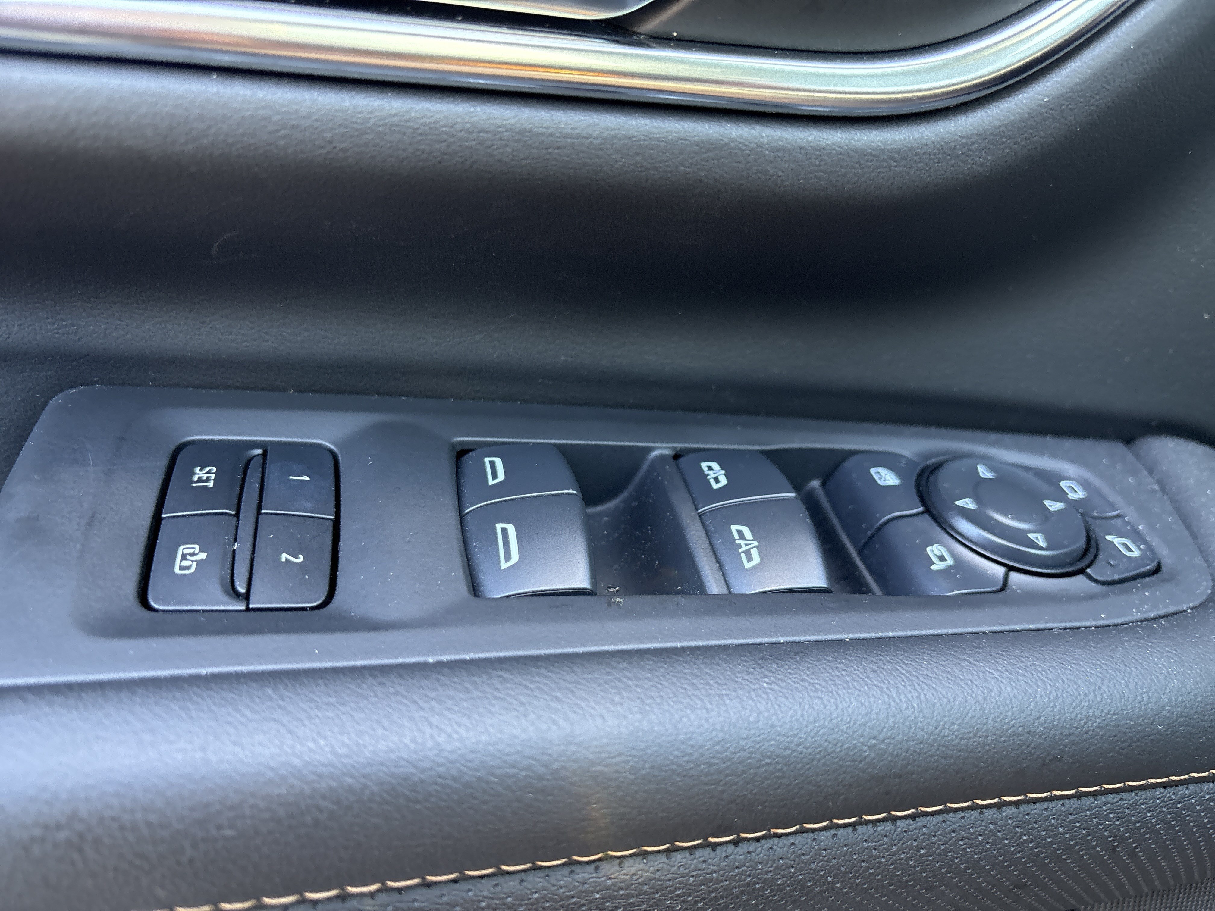 Used 2024 GMC Yukon AT4 AWD/4WD image 17