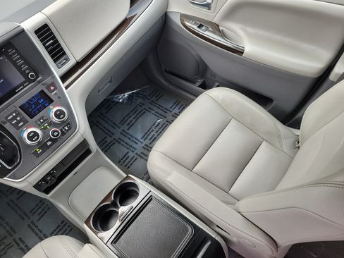Certified 2020 Toyota Sienna XLE FWD image 16