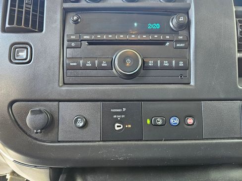 Used 2018 Chevrolet Express 3500 Extended w/ Driver Convenience Package image 13