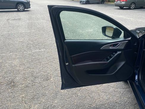 Used 2018 MAZDA MAZDA3 Touring FWD image 14
