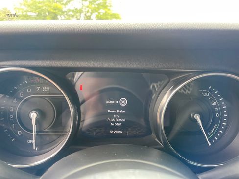 Used 2022 Jeep Wrangler Unlimited Sahara AWD/4WD image 17