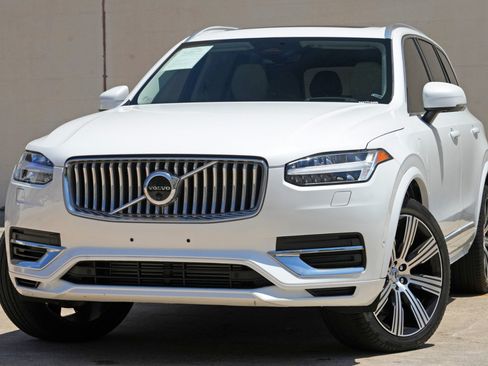 Used 2025 Volvo XC90 T8 Ultra w/ Protection Package Premier AWD/4WD image 3