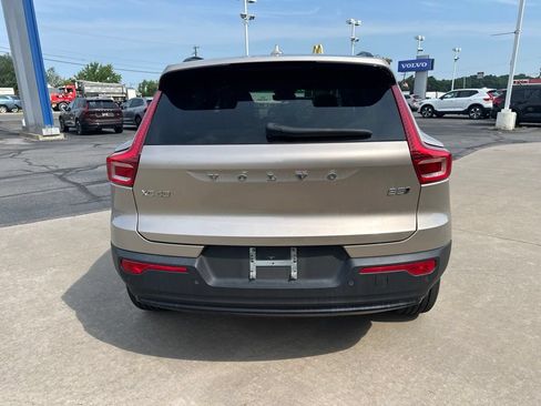 Used 2024 Volvo XC40 B5 Plus w/ Protection Package Premier AWD/4WD image 6