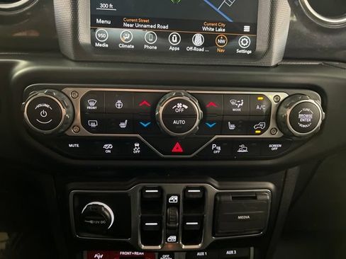 Used 2021 Jeep Wrangler Unlimited Rubicon w/ Dual Top Group AWD/4WD image 28