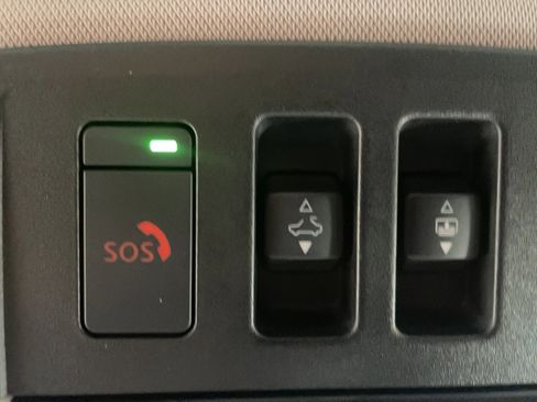 Used 2023 Nissan Rogue SL w/ SL Premium Package image 9