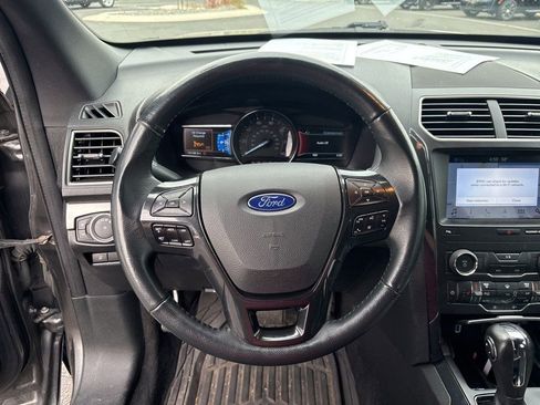 Used 2019 Ford Explorer XLT w/ Equipment Group 202A image 13
